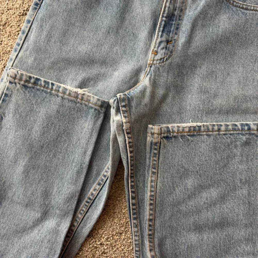 Vintage Levis 550 Relaxed Fit Tapered Leg Jeans Light Wash Blue USA Made 30x32